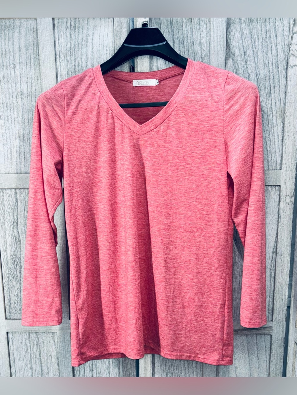 Women's Long Sleeve V-Neck Tee in Heathered Pink
